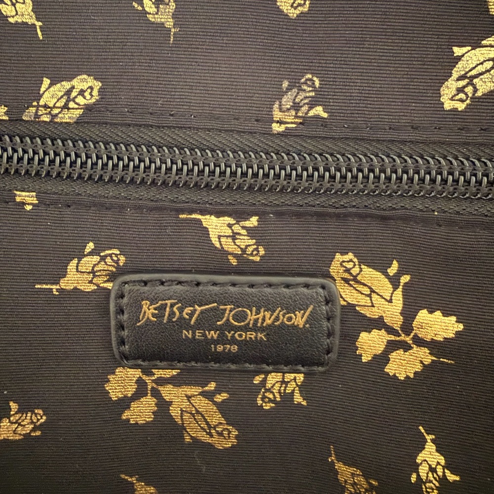 💕 Betsey Johnson Leopard Print Backpack- Large ✨ - Picture 4 of 7